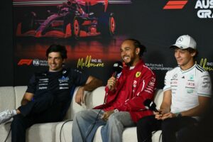 Read more about the article ‘You didn’t win’ – Carlos Sainz gives brutally funny response to Lewis Hamilton query