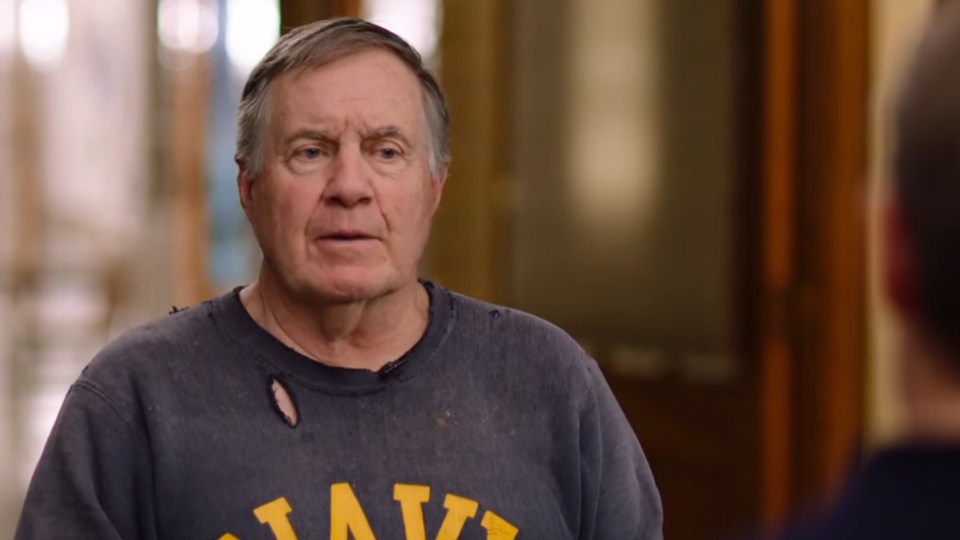 You are currently viewing ‘Squirming’ Dave Portnoy can barely watch as Bill Belichick’s girlfriend gatecrashes painfully awkward interview
