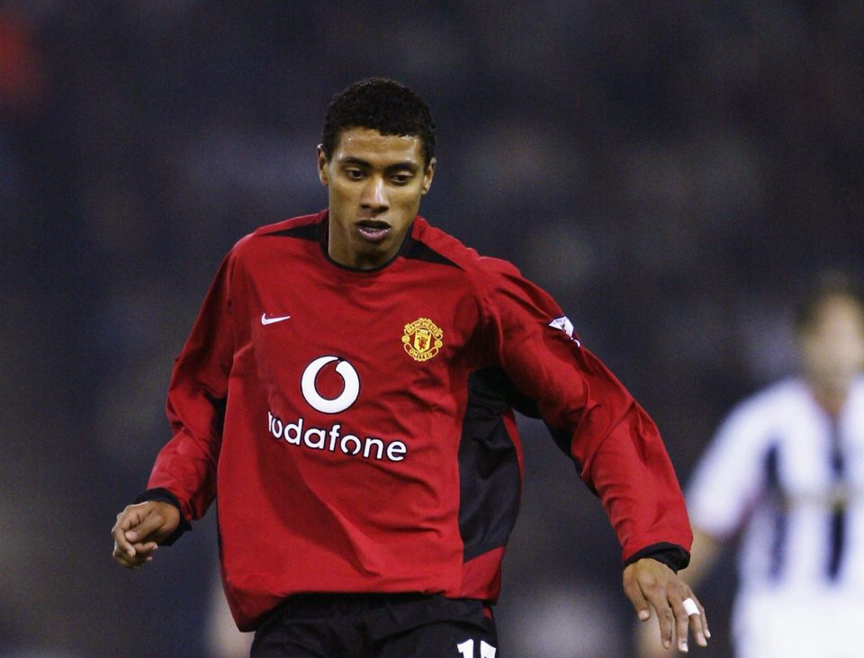 You are currently viewing I was World Cup star but Ronaldinho tricked me into ‘difficult’ Manchester United transfer – he owes me one