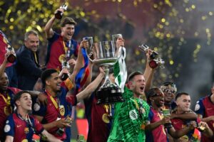 Read more about the article Barcelona vs Real Madrid LIVE: UK kick-off time, team news and how to follow title-deciding El Clasico