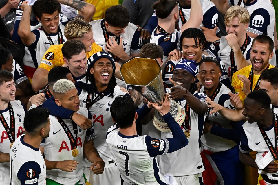 You are currently viewing ‘I would rather sever my limbs’ – Piers Morgan declines talkSPORT invitation after Tottenham glory