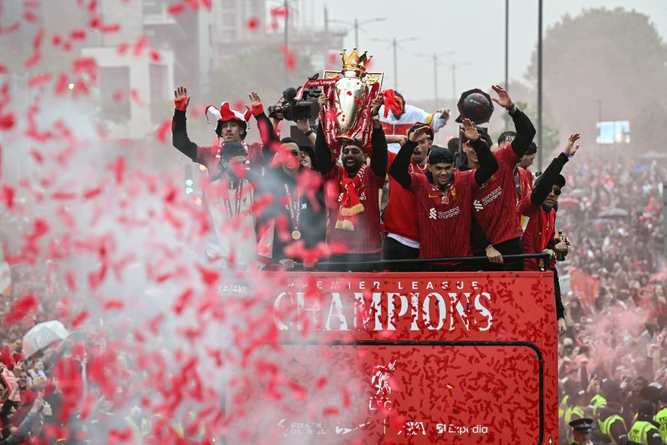 You are currently viewing Man detained after car collides with people in shocking scenes at Liverpool trophy parade