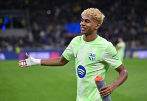 Read more about the article Lamine Yamal names two Premier League stadiums he is desperate to play in