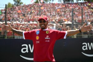 Read more about the article ‘You guys never learn’ – Lewis Hamilton lauded for Ferrari gesture that Michael Schumacher never did