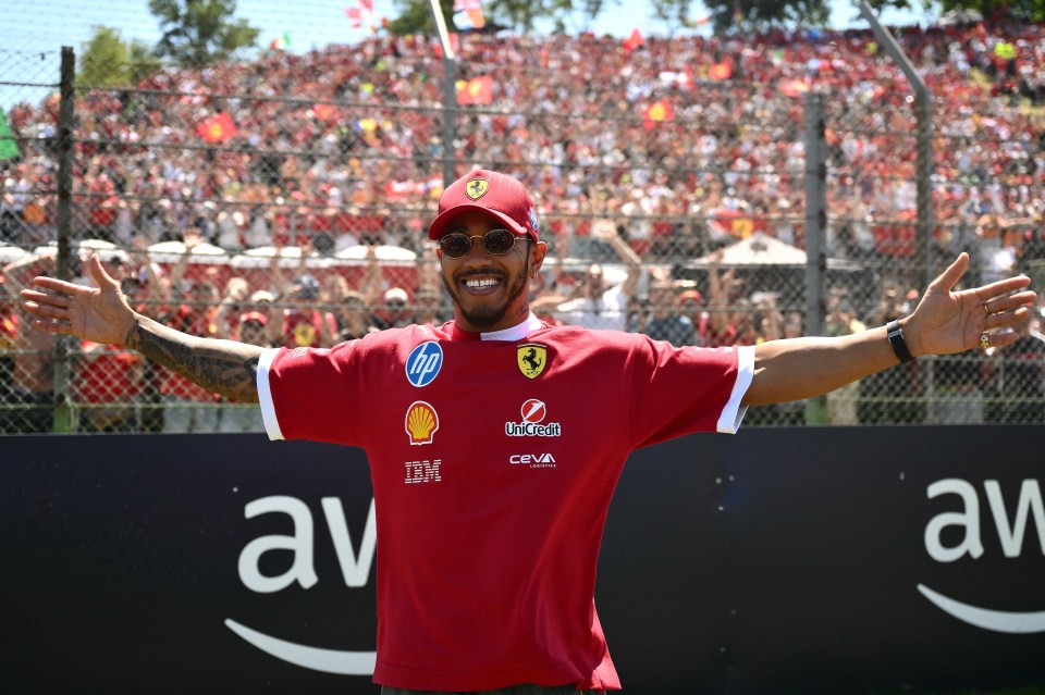 You are currently viewing ‘You guys never learn’ – Lewis Hamilton lauded for Ferrari gesture that Michael Schumacher never did