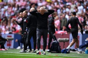 Read more about the article ‘Didn’t have to do it’ – Chris Wilder hailed for class act after brutal play-off defeat