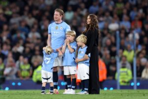 Read more about the article Emotional Kevin De Bruyne stops interview and Pep Guardiola in tears as fans say goodbye to legend