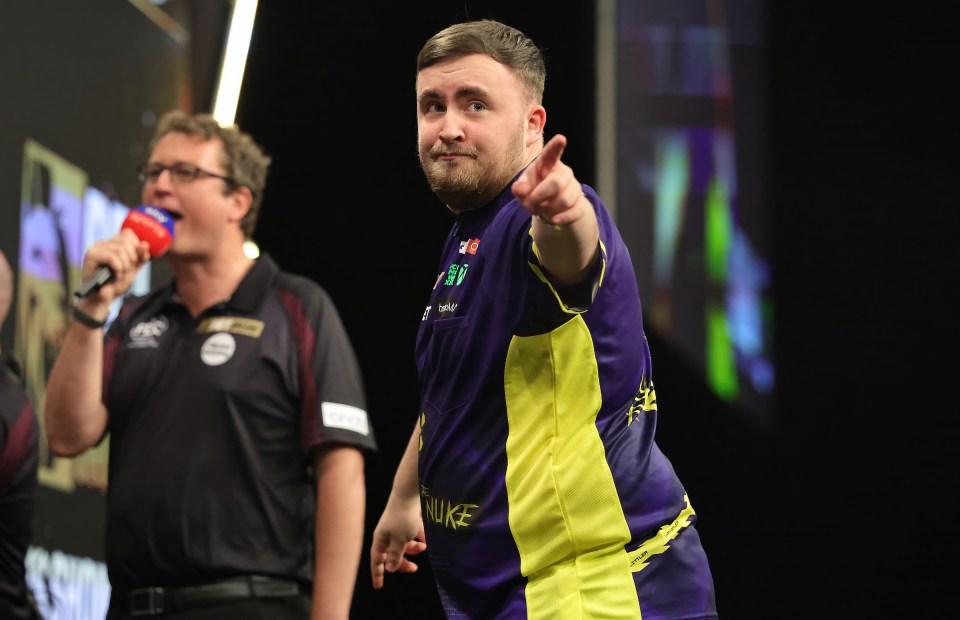 You are currently viewing Luke Littler shatters own Premier League record as history made in dominant fashion