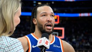 Read more about the article Clean-shaven Jalen Brunson looks unrecognizable without his signature braids and beard