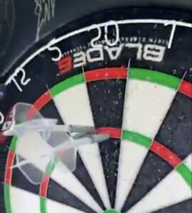 Read more about the article ‘One of the best things’ – Frank Lampard reacts as EFL star achieves rare darts feat in first ever throw