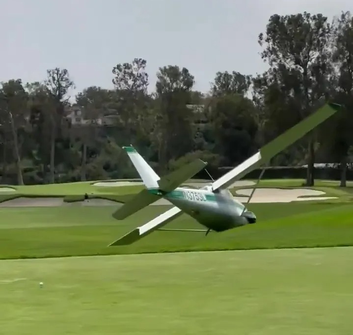 You are currently viewing Dramatic moment plane crash lands on iconic PGA Tour golf course that hosts $20million Tiger Woods event