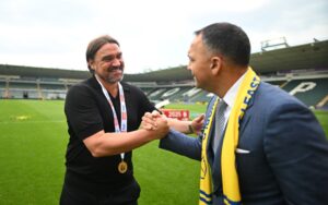 Read more about the article Leeds chairman confirms future of boss Daniel Farke – 24 hours after Championship title glory