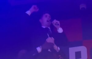 Read more about the article Dean Henderson leads Crystal Palace fans in X-rated chant after FA Cup win
