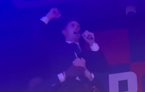 You are currently viewing Dean Henderson leads Crystal Palace fans in X-rated chant after FA Cup win