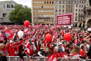 Read more about the article Harry Kane and Georgia Stanway serenade Bayern Munich fans with adopted England anthem