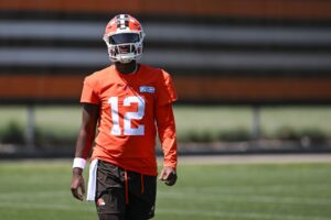 Read more about the article Shedeur Sanders’ NFL future already in immediate danger as dad Deion fires back at viral $500k rumor