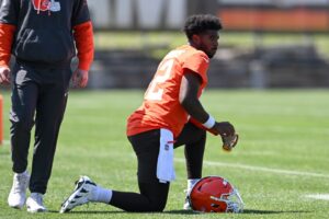 Read more about the article Former Tom Brady teammate shuts down Shedeur Sanders critics by comparing one trait to seven-time Super Bowl winner