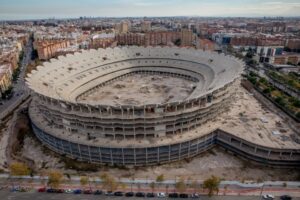 Read more about the article The £2billion ghost stadium neglected for 16 years that will eventually hold 70,000 people