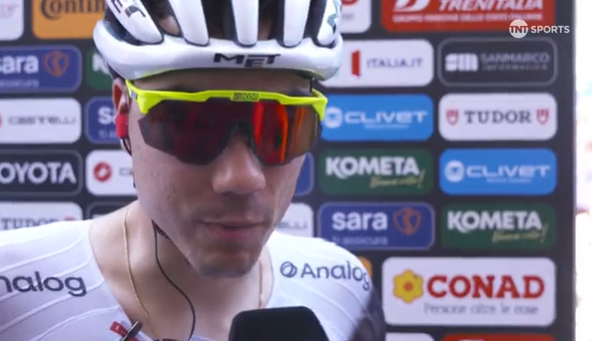You are currently viewing Cyclist forced to abandon Giro d’Italia with shock swelling after bee invaded helmet and stung his eye