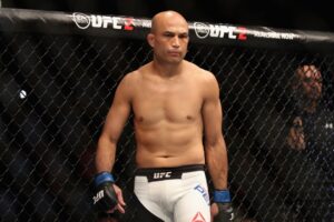 Read more about the article ‘You were dead’ – Joe Rogan names UFC legend who could beat any lightweight, including Khabib Nurmagomedov