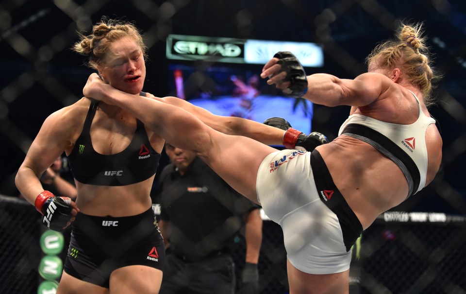 You are currently viewing Jake Paul signs former UFC champion who knocked out Ronda Rousey