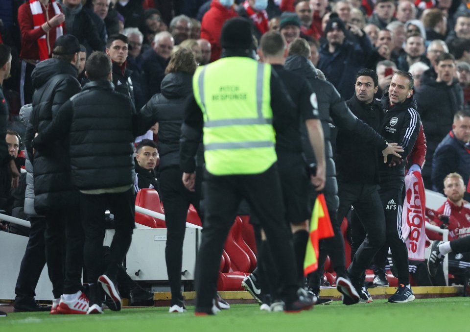You are currently viewing ‘It’s just not OK’ – Mikel Arteta had to be held back from Liverpool manager to prevent touchline fight