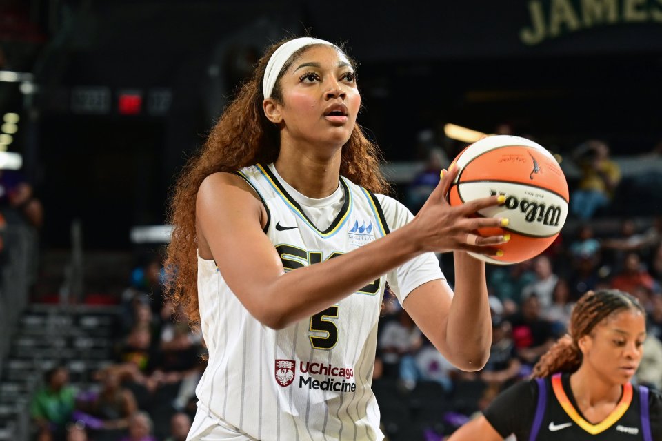 You are currently viewing Angel Reese sends seven-word message after fans troll her despite making WNBA history