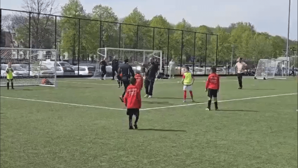 You are currently viewing ‘Cowardly act’ – Netherlands star’s dad knocked out at youth team match in shock footage