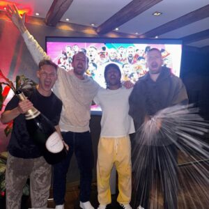 Read more about the article Harry Kane leads boozy Bundesliga celebrations as he sings iconic song for first time