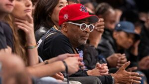 Read more about the article ‘Louder’ – Kelsey Plum had firm response to Spike Lee in WNBA courtside trash talk