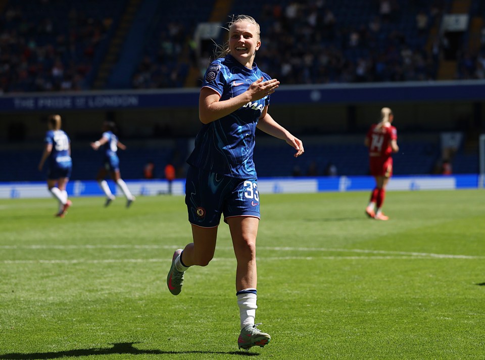 You are currently viewing ‘Once in a lifetime’ – Chelsea break Women’s Super League records and lift historic eighth title