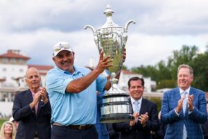 Read more about the article Jailed golfer wins two senior majors less than two years after being released from prison