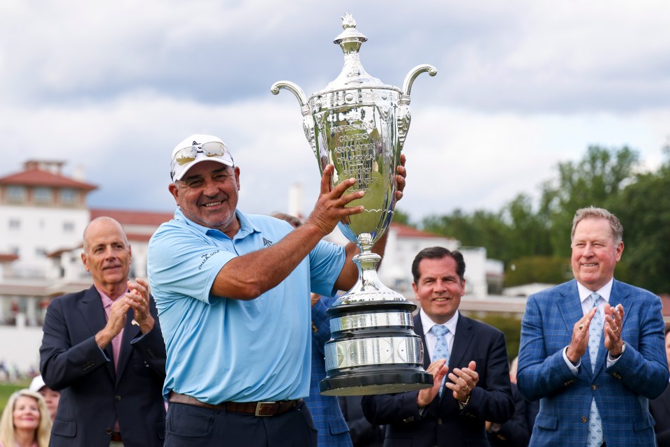 You are currently viewing Jailed golfer wins two senior majors less than two years after being released from prison