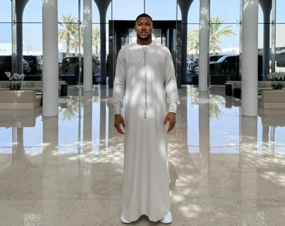 You are currently viewing Anthony Joshua faces off with forgotten heavyweight who nearly fought Tyson Fury amid next fight rumours