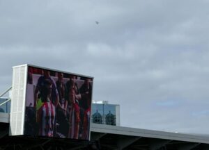 Read more about the article Brentford vs Fulham stopped by unofficial drone flying over the pitch