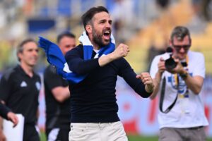 Read more about the article Sacked Premier League boss rivals Cesc Fabregas for Bayer Leverkusen job