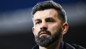Read more about the article ‘We are frustrated’ – EFL club issue frosty statement with manager set to join Schalke