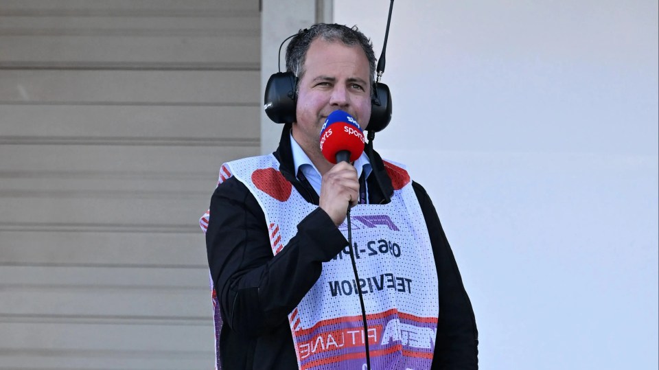 You are currently viewing ‘He hasn’t got a clue’ – Martin Brundle’s F1 gridwalk replacement in awkward exchange with Ballon d’Or winner