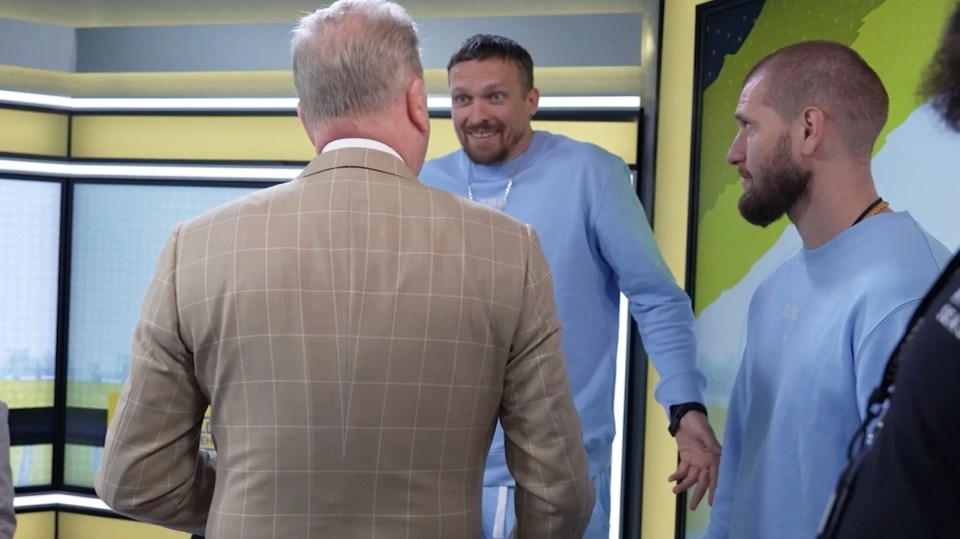 You are currently viewing Oleksandr Usyk begs Frank Warren for expensive gift if he beats Daniel Dubois in rematch