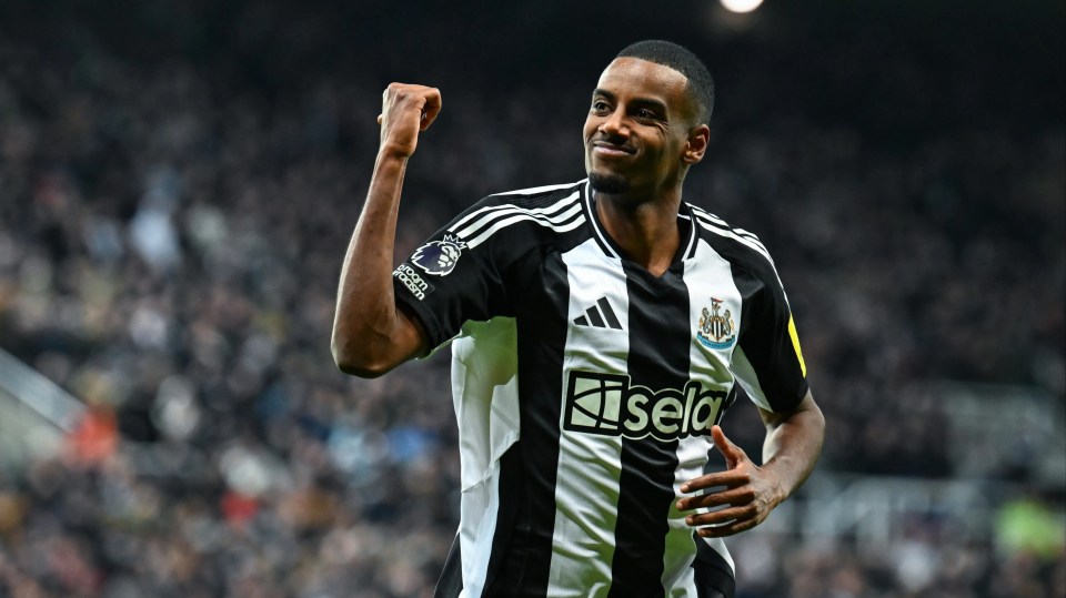 You are currently viewing FOUR Newcastle players named by host in major surprise as talkSPORT presenters reveal their Team of the Season