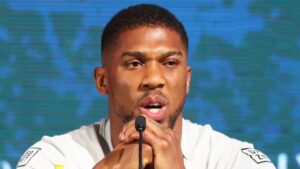Read more about the article Anthony Joshua draws up new three fight hit-list with Tyson Fury yet to make U-turn