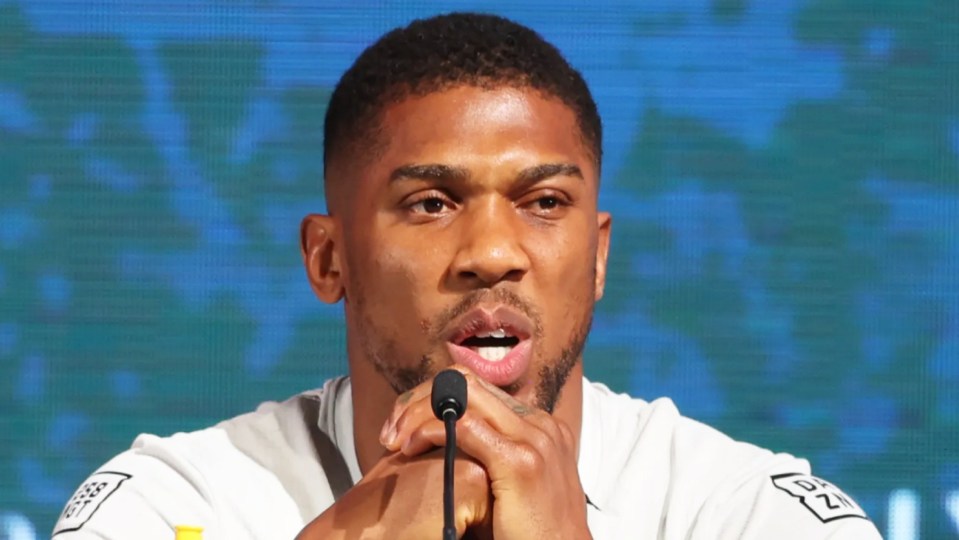 You are currently viewing Anthony Joshua draws up new three fight hit-list with Tyson Fury yet to make U-turn