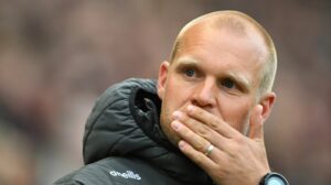 Read more about the article Bristol City boss brands referee’s decision as a ‘disgrace’ as his pre-match fears come true in play-off blow
