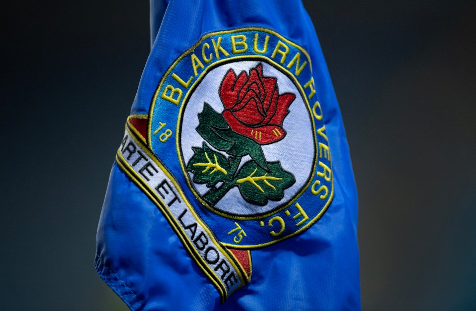 You are currently viewing ‘Who’s cutting onions?’ – EFL club release 20 players as fans heartbroken over favourite going