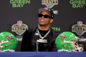 Read more about the article ‘Was he serious?’ – Hall of Famer accuses Abdul Carter of disrespecting Giants legend as brutal decisions made