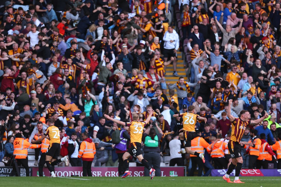 You are currently viewing Bradford steal promotion from EFL rivals with incredible stoppage-time final day winner