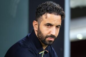 Read more about the article ‘I’d win more games’ – Sean Dyche sensationally pitches for Man United job with brutal Ruben Amorim take down