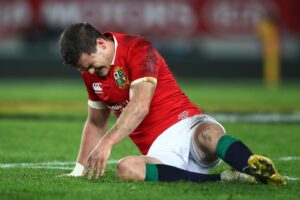 Read more about the article Ireland’s greatest ever player played against world’s best rugby team with broken wrist and ruptured tendon in epic series
