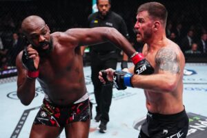Read more about the article ‘Terrible response’ – UFC fans fume as Jon Jones sends bizarre message to Tom Aspinall’s ‘duck’ claims