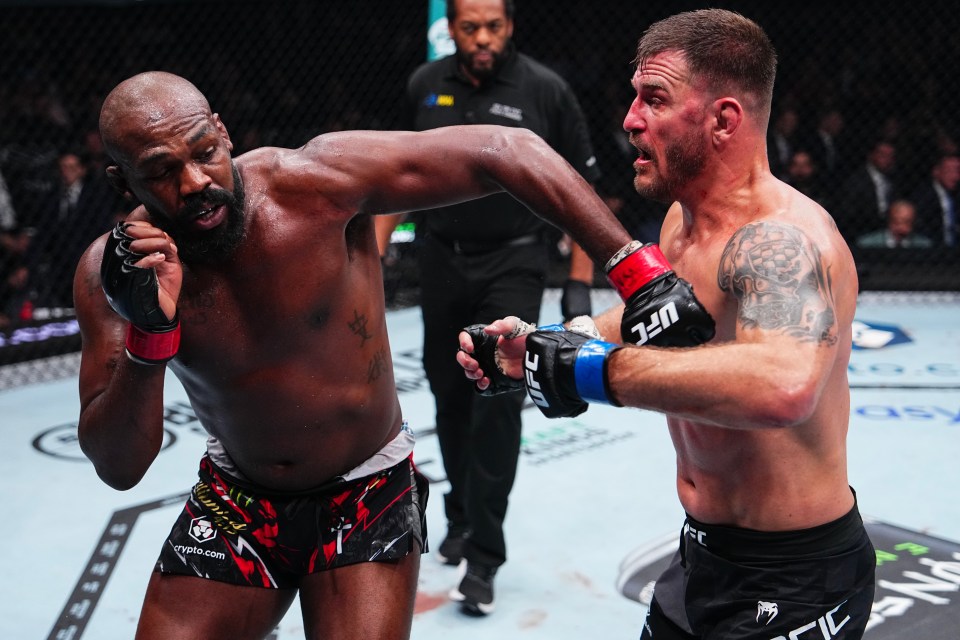 Read more about the article ‘Terrible response’ – UFC fans fume as Jon Jones sends bizarre message to Tom Aspinall’s ‘duck’ claims